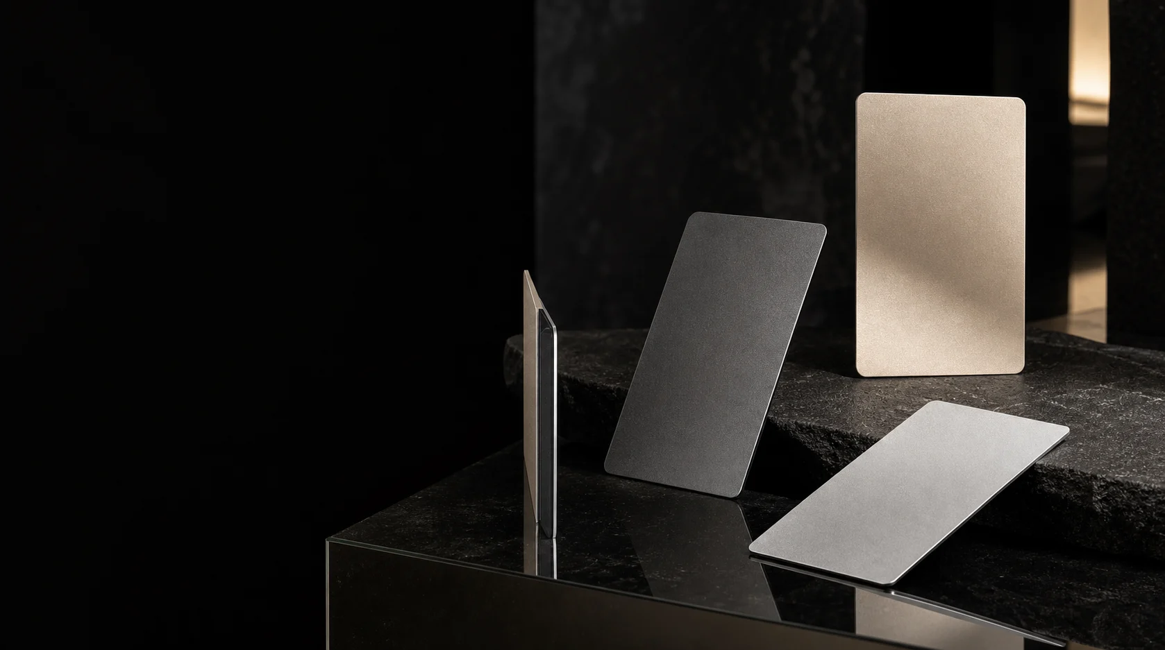 بطاقات RFID فندقية بتركيب معدني جرافيت وفضي وشامبانيا على حجر أسود